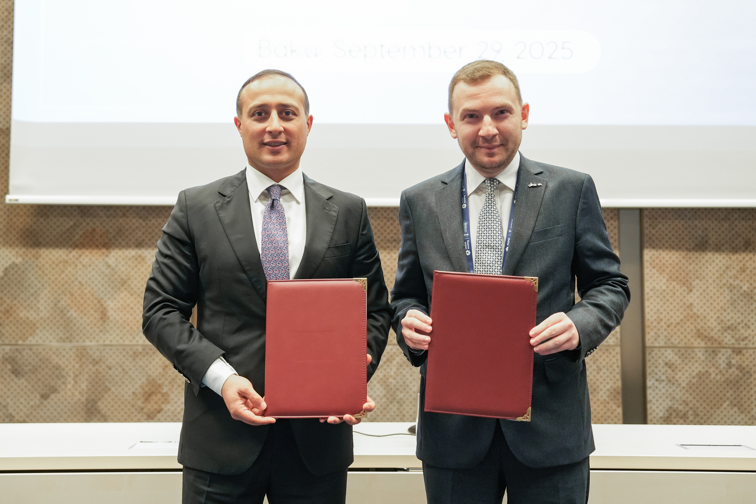 Türkiye ile Azerbaycan arasında yapay zeka ekosistemlerini güçlendirmek adına Azerbaycan'ın dijital dönüşüm ve yapay zeka çalışmalarına liderlik eden Dördüncü Sanayi Devrimi Analiz ve Koordinasyon Merkezi (4SIM) @c4ir_azerbaijan ile iş birliği protokolü imzaladık.